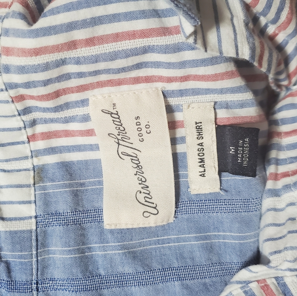 😎 Striped/Patterned Button Down -Universal Thread - Picture 6 of 6